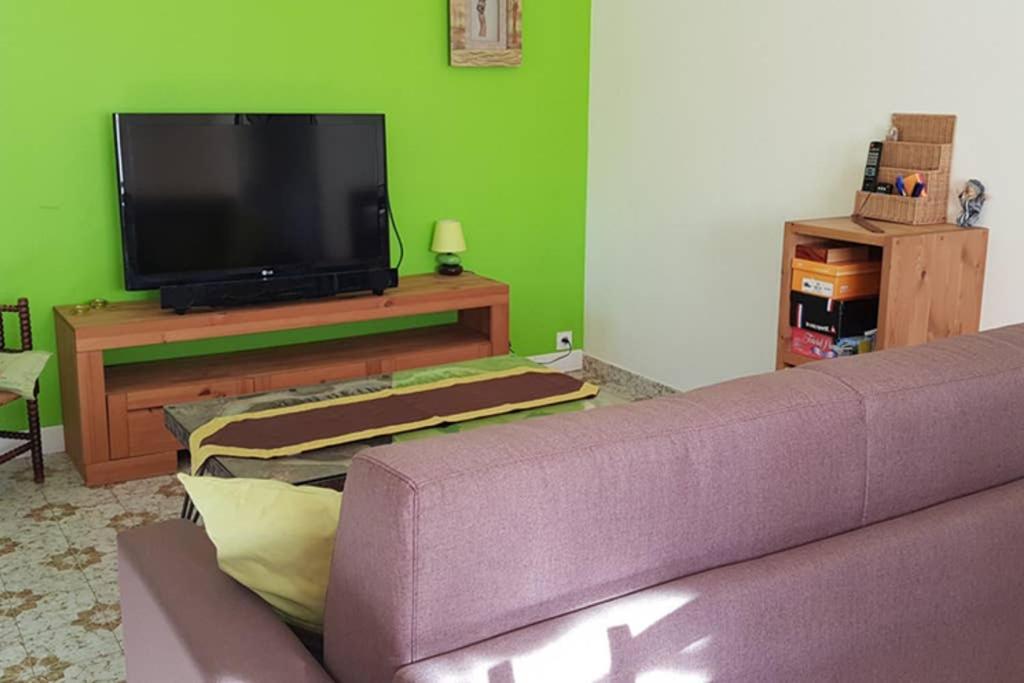 Un Charmant Logement Apartment Aigues-Mortes Exterior photo