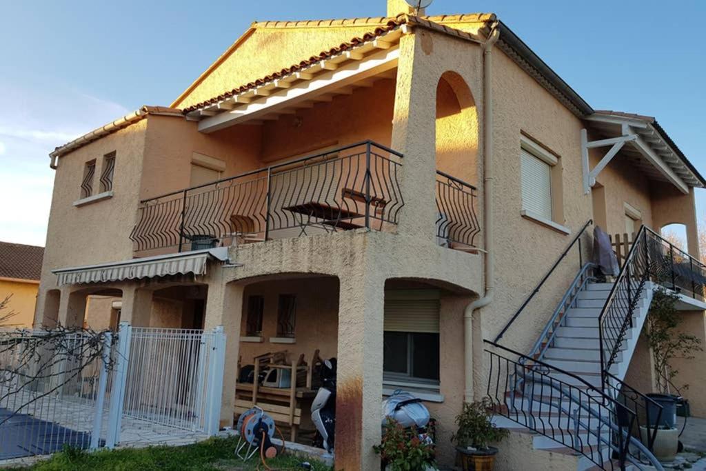 Un Charmant Logement Apartment Aigues-Mortes Exterior photo